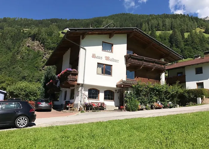 豪斯华纳酒店 *