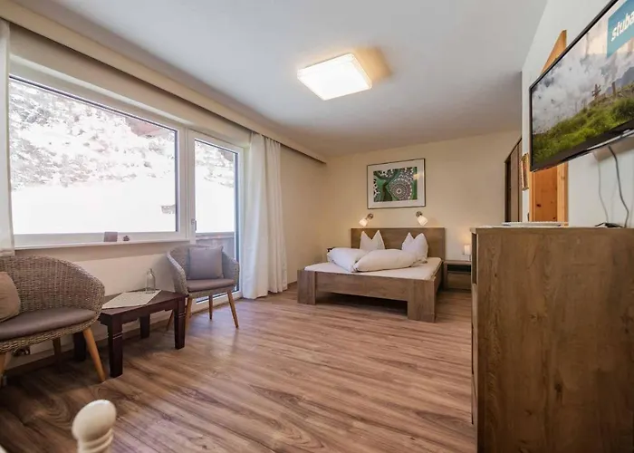 豪斯华纳酒店 *