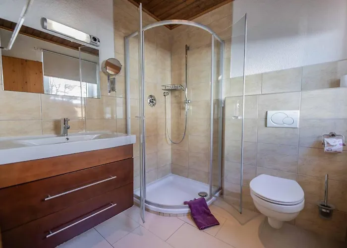 豪斯华纳酒店 *