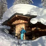 豪斯华纳酒店 公寓 *